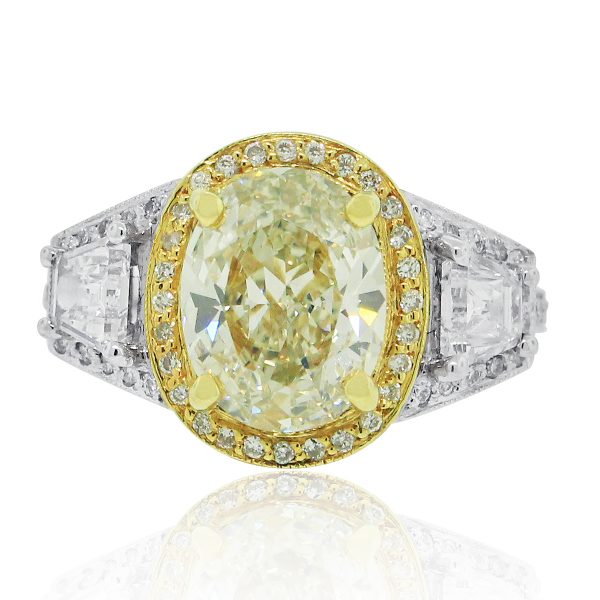 18k White Gold Fancy Yellow diamond ring