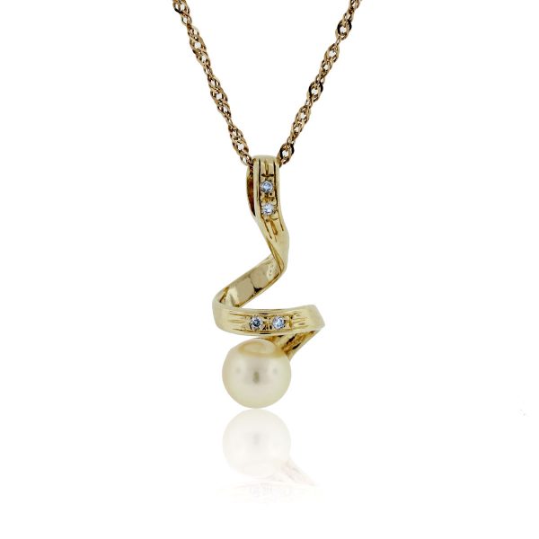 You are viewing this 18K Yellow Gold Pearl & Diamond Pendant